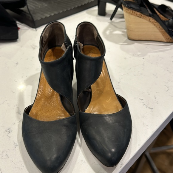 Coclico pumps - 40’s style - 38.5 love love love these  - fit is small - Picture 3 of 3